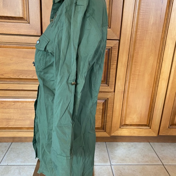 🔥5 for $20 - Army type blouse - Picture 4 of 5